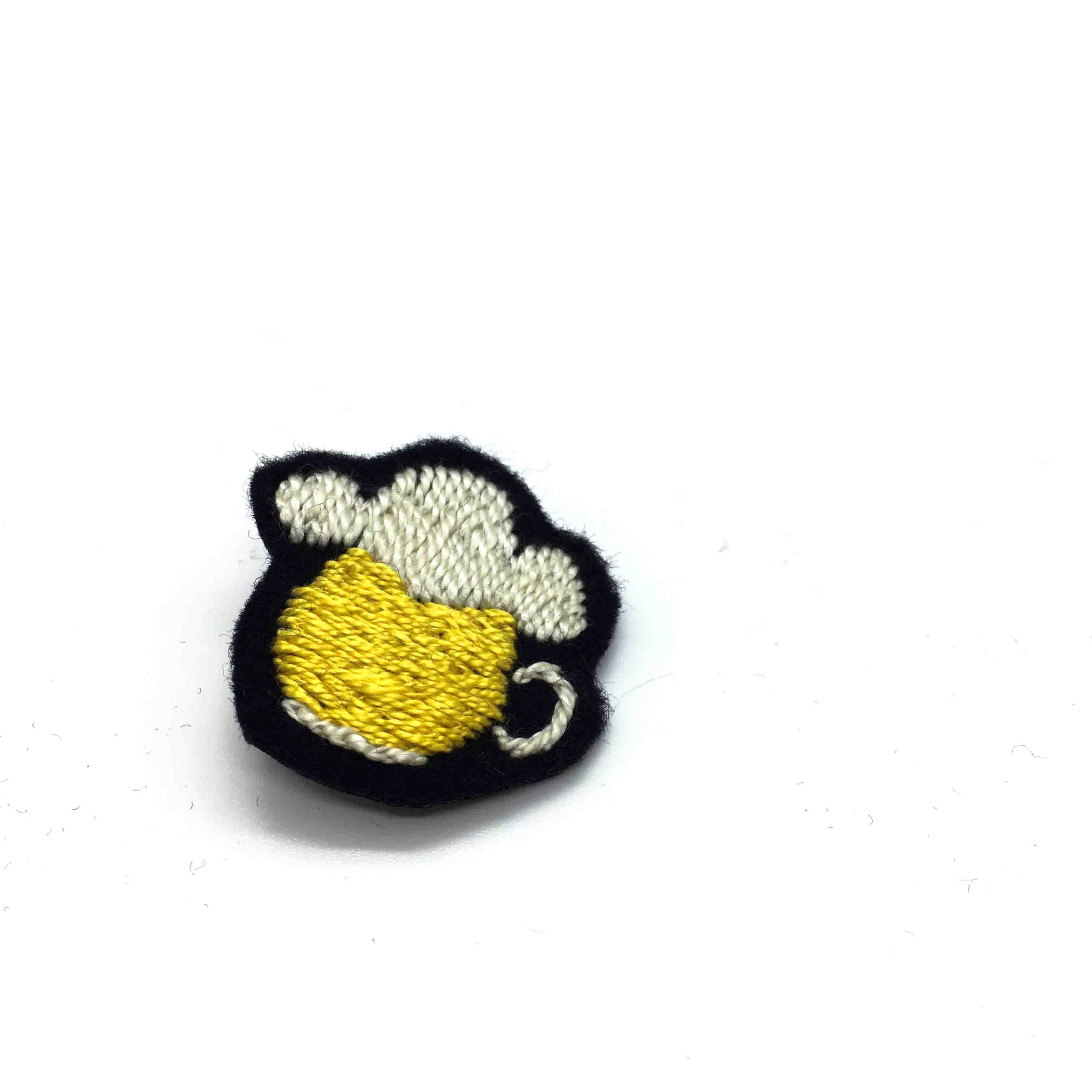 Broche bière broderie Strasbourg