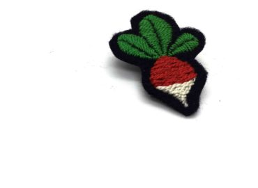 Broche radis broderie Strasbourg Les Arts Domestiques