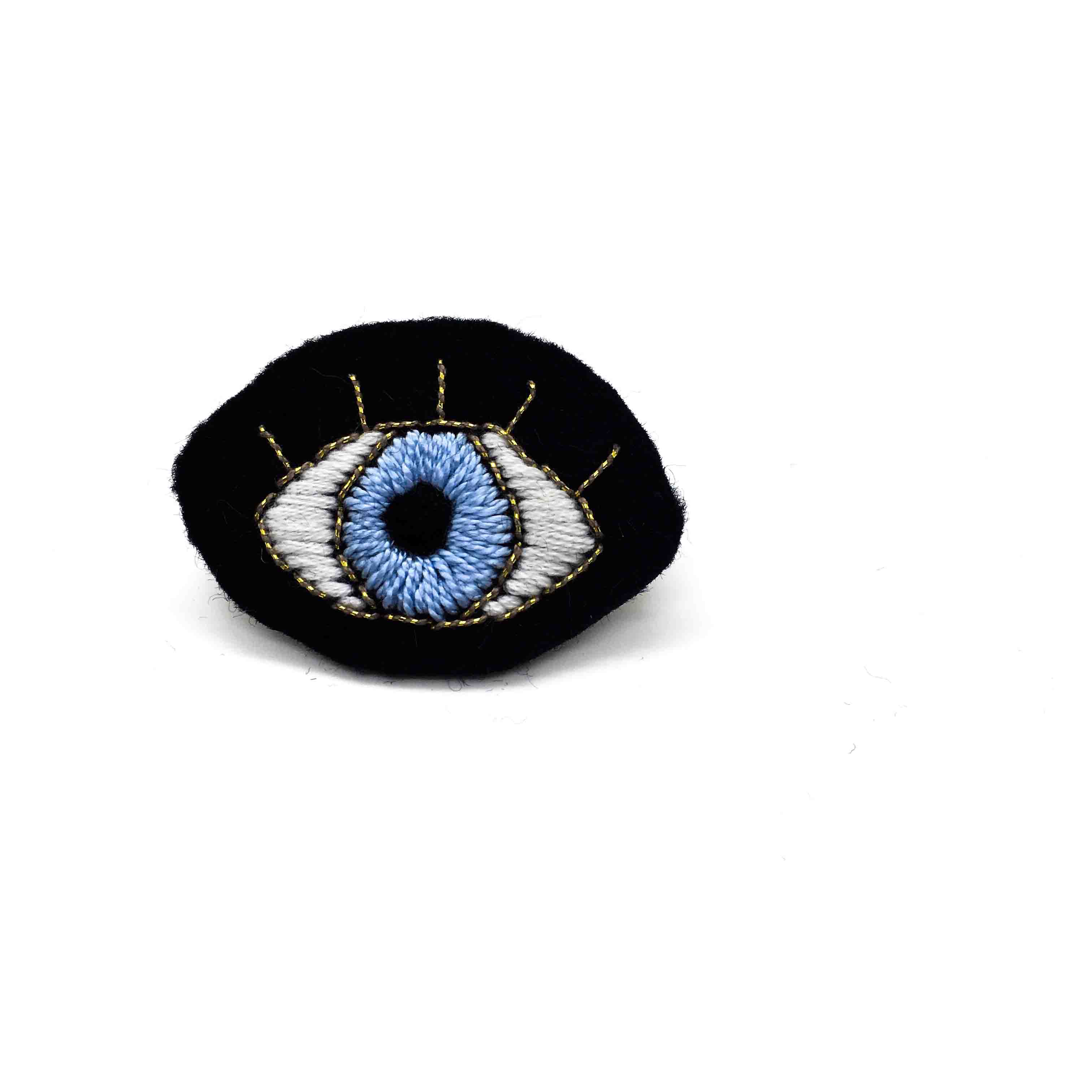 Broche oeil - broderie Strasbourg Les Arts Domestiques