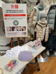 Broderie en direct - Uniqlo Strasbourg @ Magasin Uniqlo Strasbourg